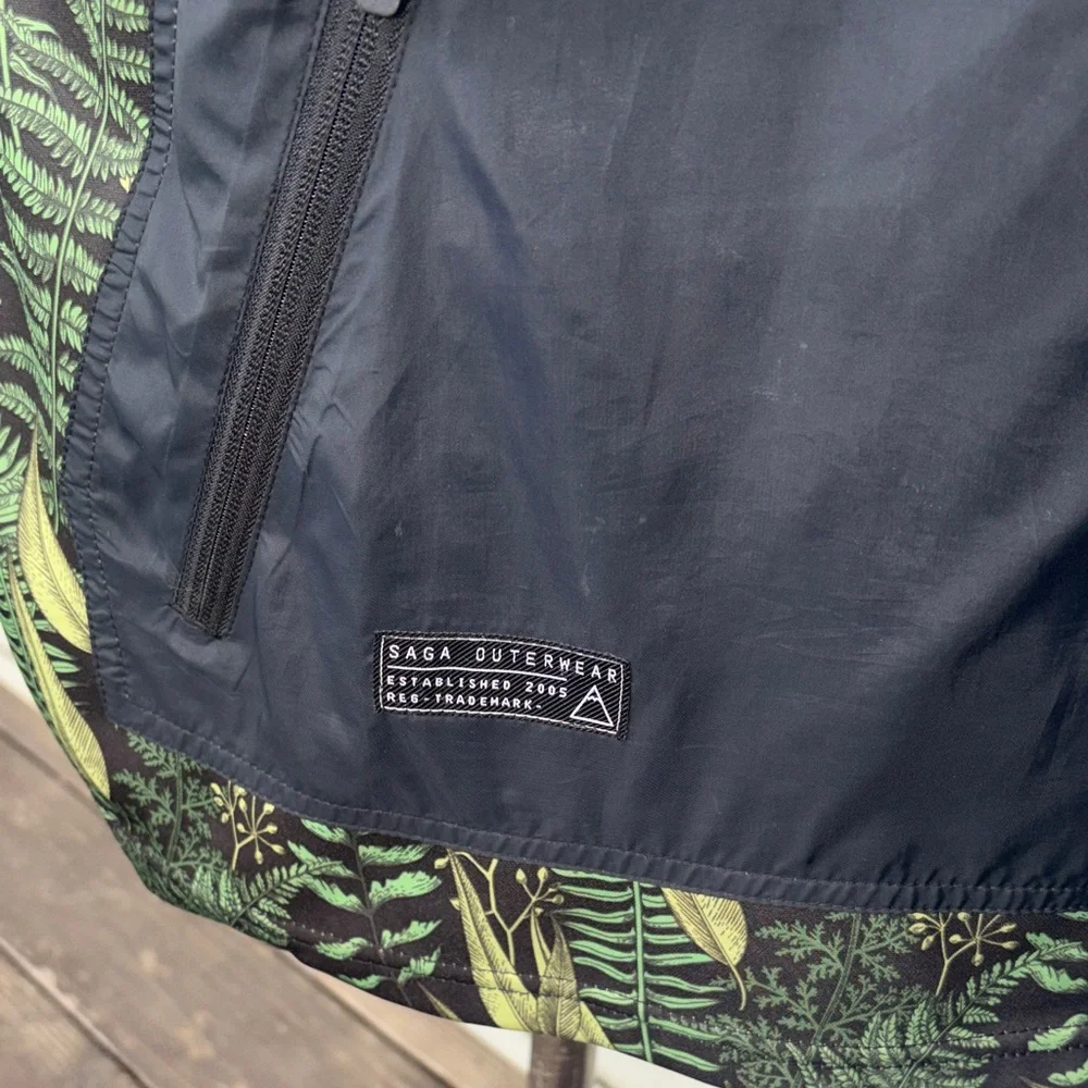 Saga Outerwear Co. Green Leaf Print Hoodie. Medium. Great condition.